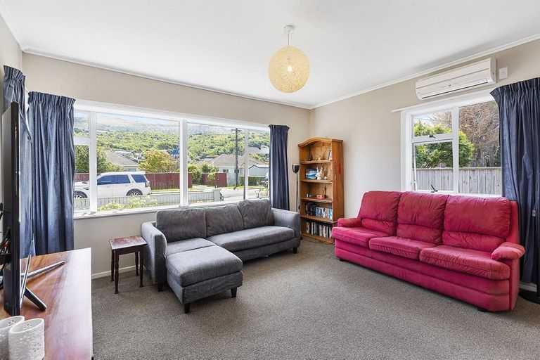 Photo of property in 28 Findlay Street, Tawa, Wellington, 5028