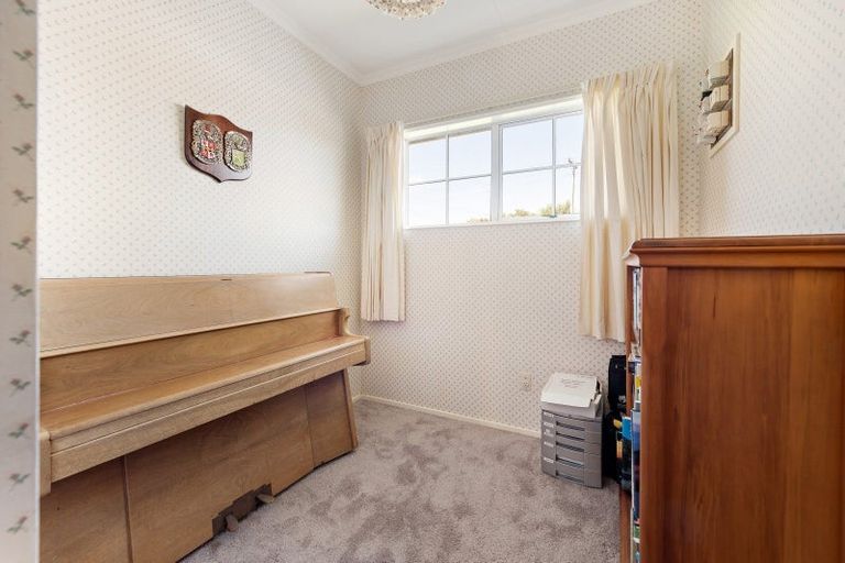 Photo of property in 146 Seaward Road, Edendale, 9825
