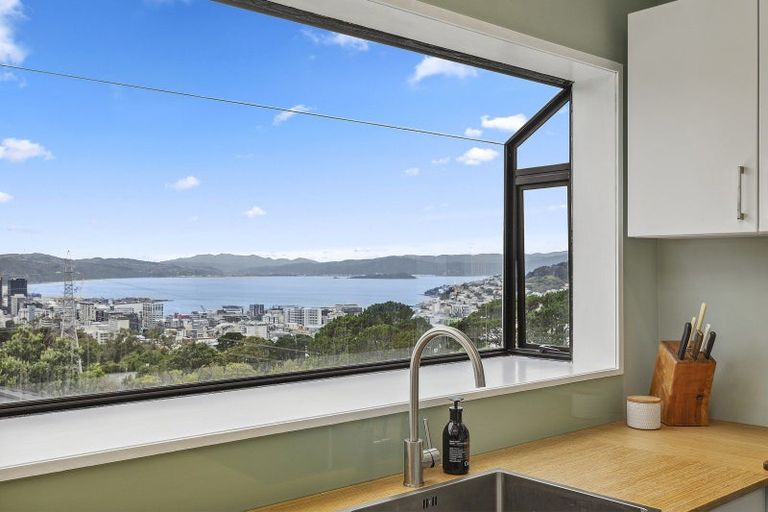 Photo of property in 13 Tanera Crescent, Brooklyn, Wellington, 6021