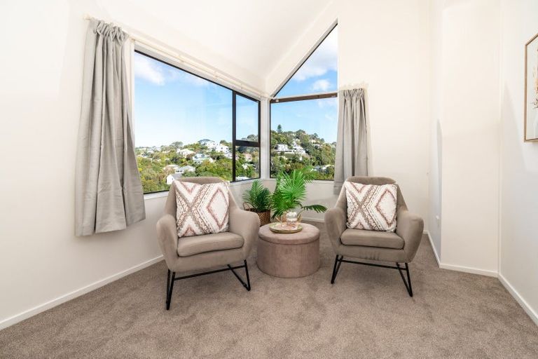 Photo of property in 16 Garden Road, Northland, Wellington, 6012