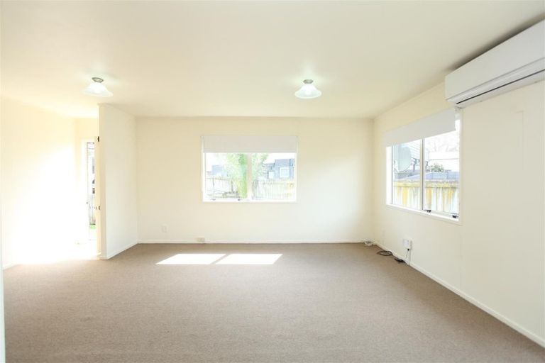 Photo of property in 2/62 Walworth Avenue, Pakuranga Heights, Auckland, 2010