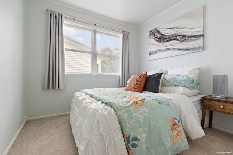 Photo of property in 2/20 Hogans Road, Glenfield, Auckland, 0629