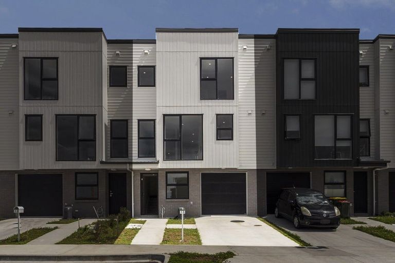 Photo of property in 15 Paina Crescent, Massey, Auckland, 0614