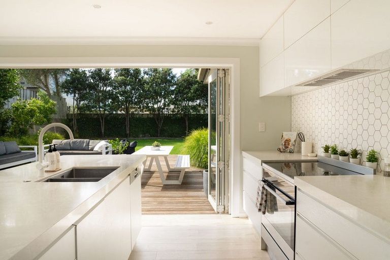 Photo of property in 11 Lee Street, Mount Maunganui, 3116