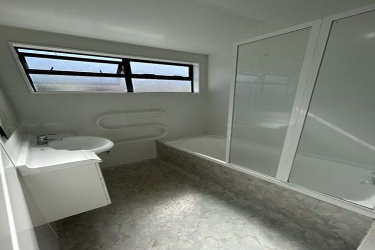 Photo of property in 50a Edmonton Road, Henderson, Auckland, 0612