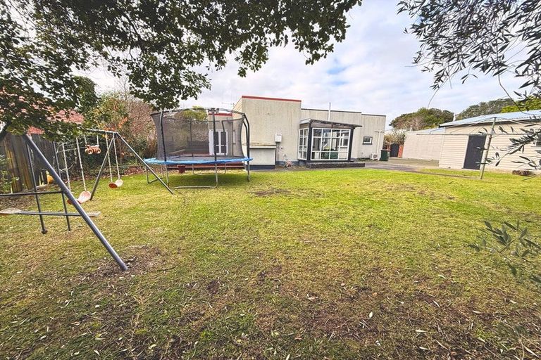 Photo of property in 11 Taranaki Street, Saint Johns Hill, Whanganui, 4501