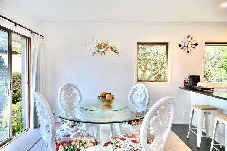 Photo of property in 11 View Road, Shelly Park, Auckland, 2014