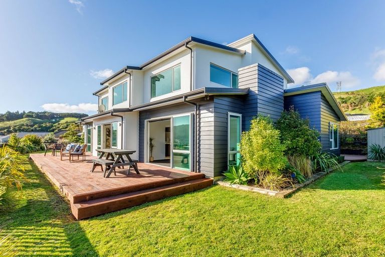 Photo of property in 26 Kilkelly Close, Tawa, Wellington, 5028