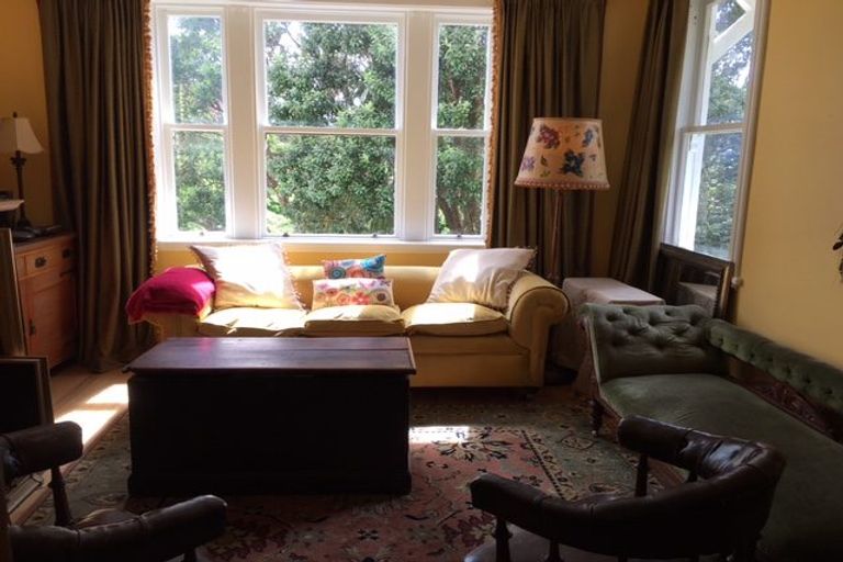 Photo of property in 19 Grove Road, Kelburn, Wellington, 6012