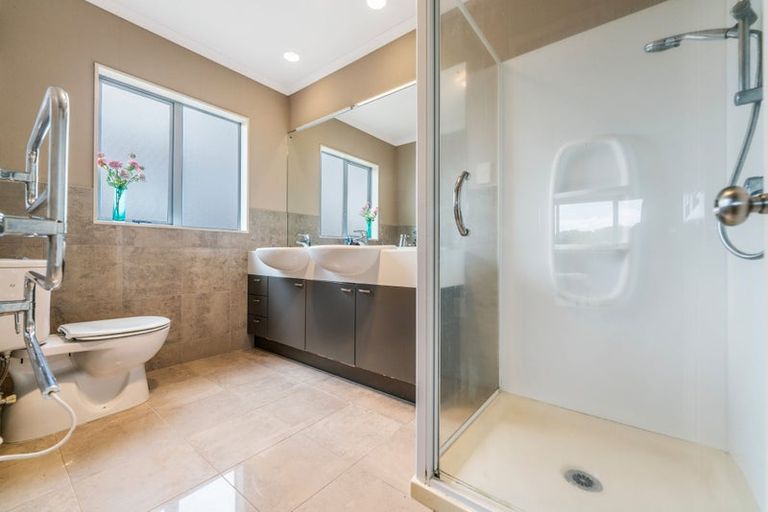 Photo of property in 5 Glasson Avenue, Flat Bush, Auckland, 2016