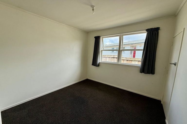 Photo of property in 46 Taipari Road, Te Atatu Peninsula, Auckland, 0610