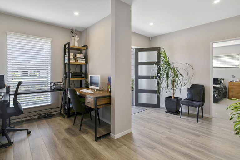 Photo of property in 121 Harbourside Drive, Karaka, Papakura, 2113