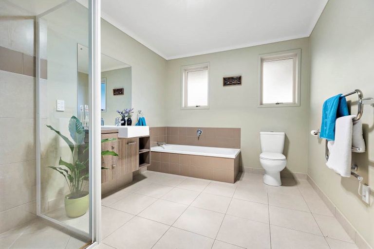 Photo of property in 24 Gavinike Place, Waimauku, 0812