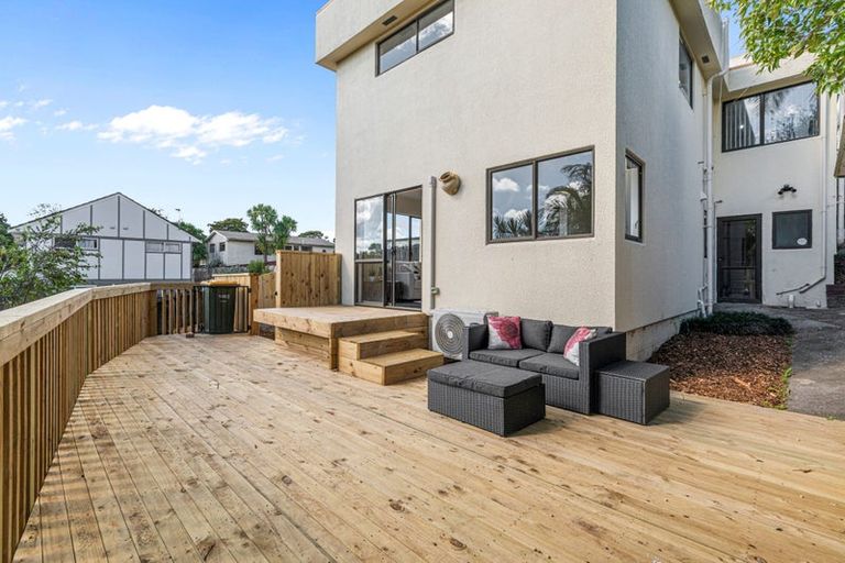 Photo of property in 3/24 Eastglen Road, Glen Eden, Auckland, 0602