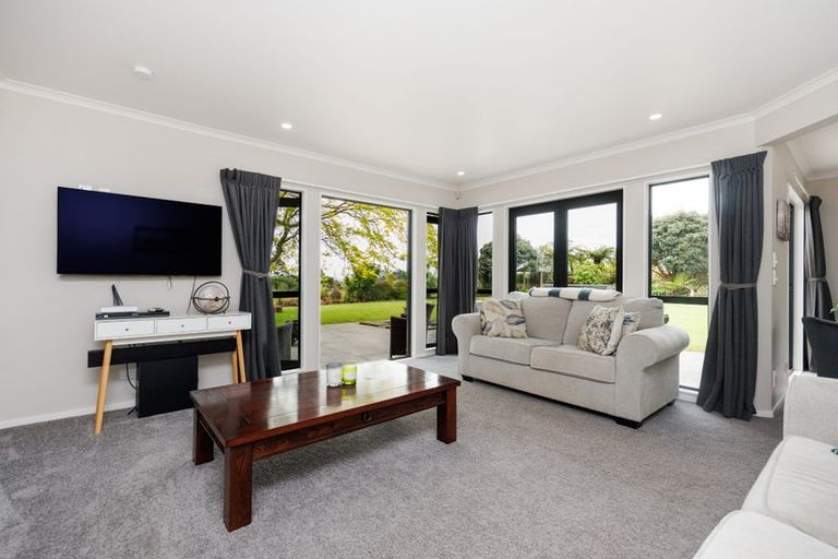 Photo of property in 27 Abby Road, Fitzherbert, Palmerston North, 4410
