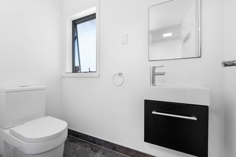 Photo of property in 2/184 Bucklands Beach Road, Bucklands Beach, Auckland, 2012