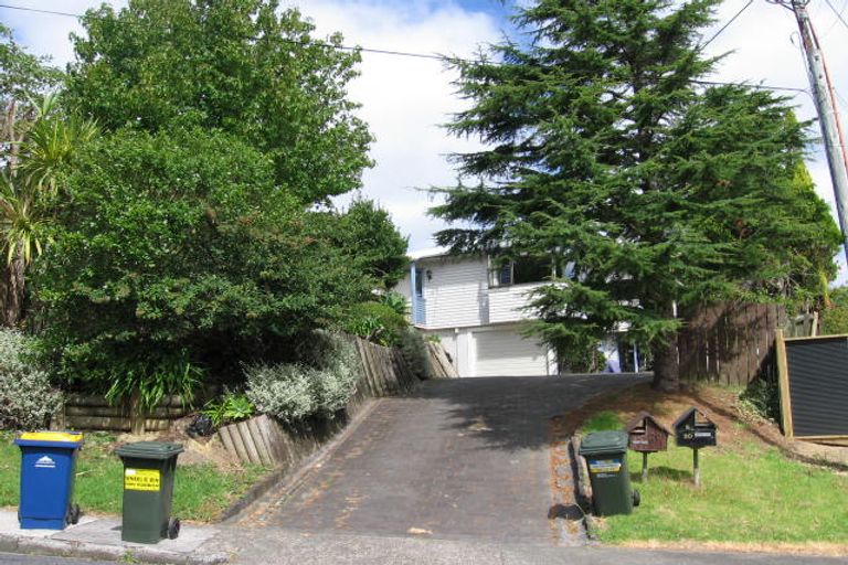 Photo of property in 2/20 Coroglen Avenue, Birkenhead, Auckland, 0626