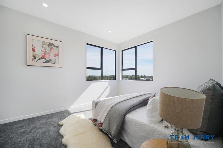 Photo of property in 1 Heketara Way, Massey, 0614