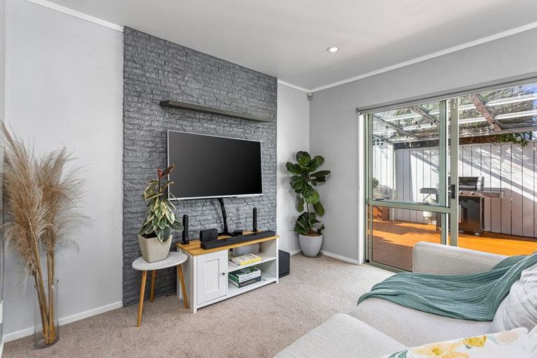 Photo of property in 3/102a Manuka Road, Bayview, Auckland, 0629