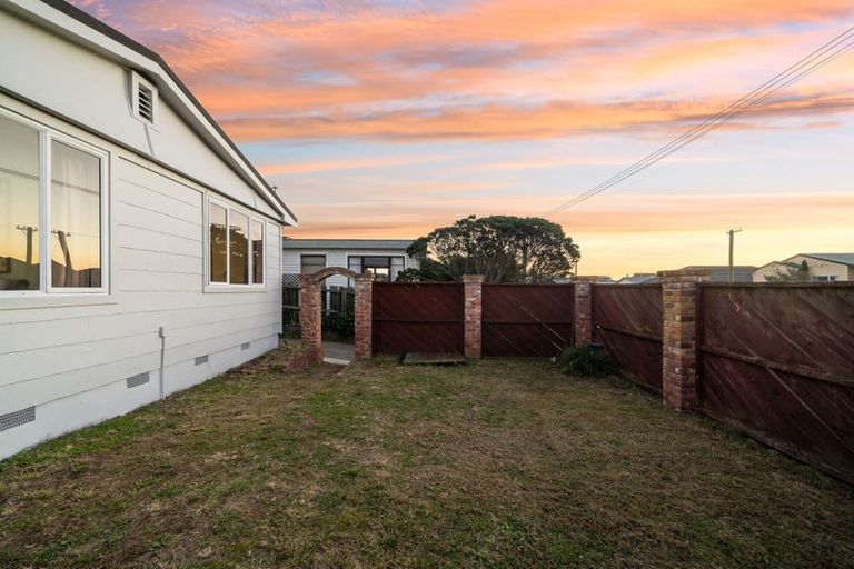 Photo of property in 45 Effingham Street, North New Brighton, Christchurch, 8083