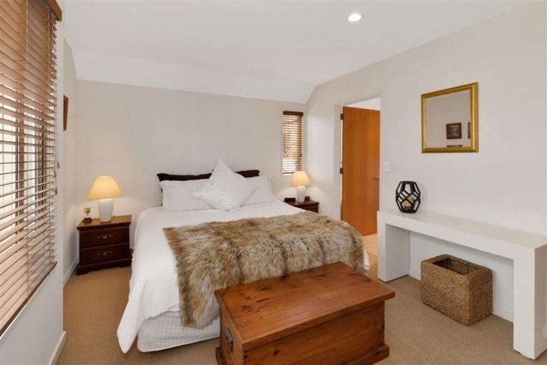 Photo of property in 31 Oakford Close, Riccarton, Christchurch, 8011