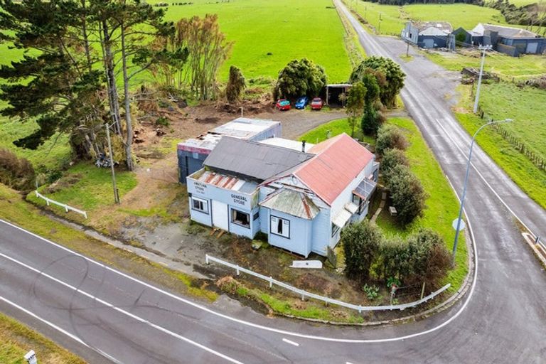 Photo of property in 2124 Eltham Road, Awatuna, Hawera, 4679