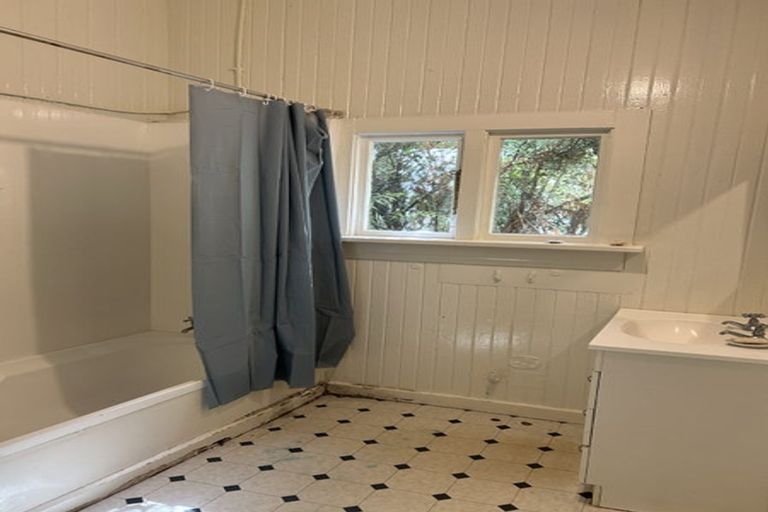 Photo of property in 4 Myrtle Crescent, Mount Cook, Wellington, 6021