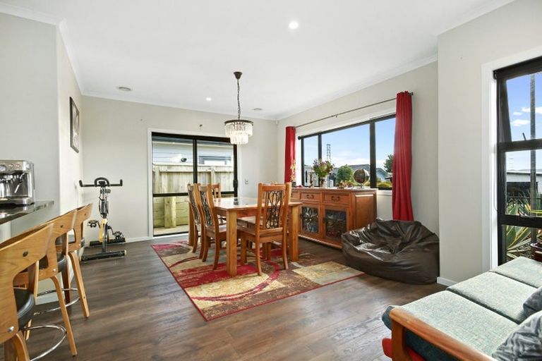 Photo of property in 13 Madeira Close, Whitby, Porirua, 5024
