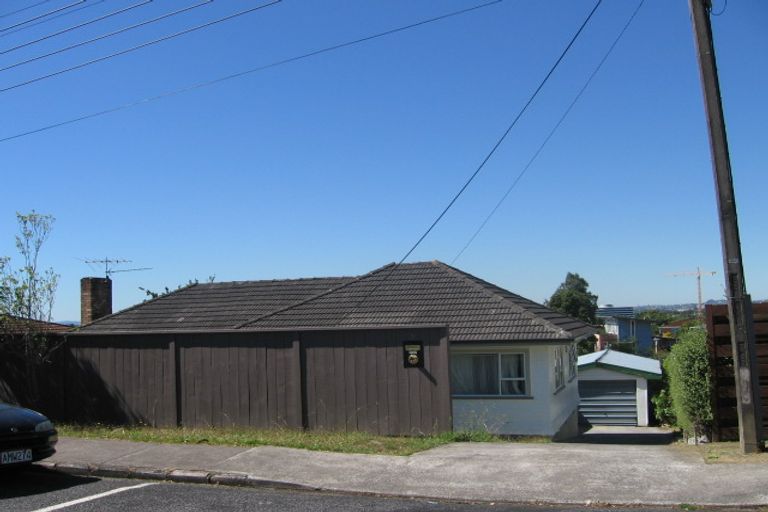 Photo of property in 1 Currey Crescent, Milford, Auckland, 0620