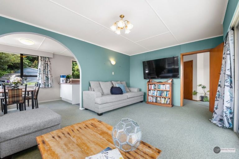 Photo of property in 12 Holmes Grove, Naenae, Lower Hutt, 5011