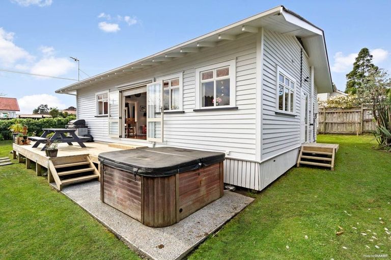 Photo of property in 1a Islington Avenue, New Lynn, Auckland, 0600