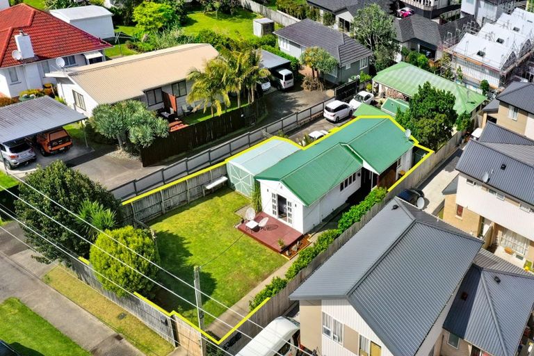 Photo of property in 88 Taikata Road, Te Atatu Peninsula, Auckland, 0610