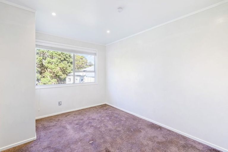 Photo of property in 20 Norman Road, Titirangi, Auckland, 0604