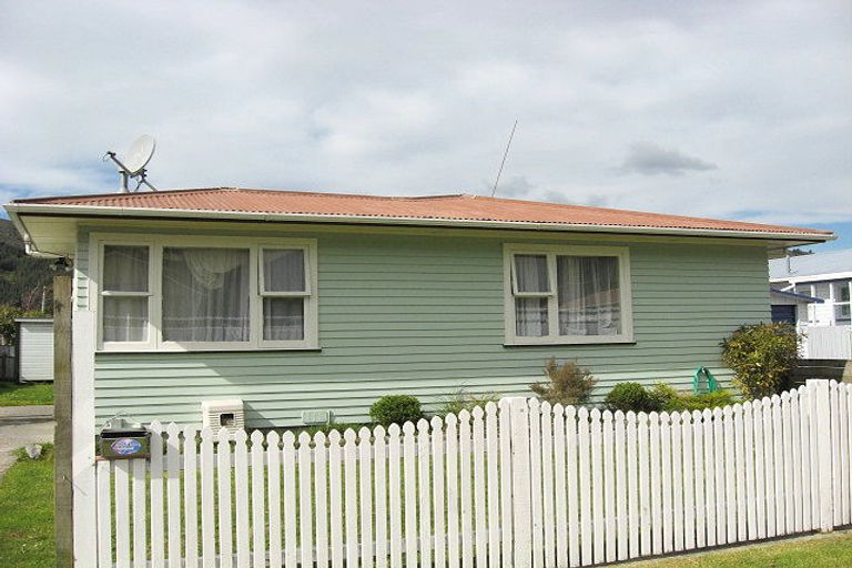 Photo of property in 12 Hamstead Street, Wainuiomata, Lower Hutt, 5014