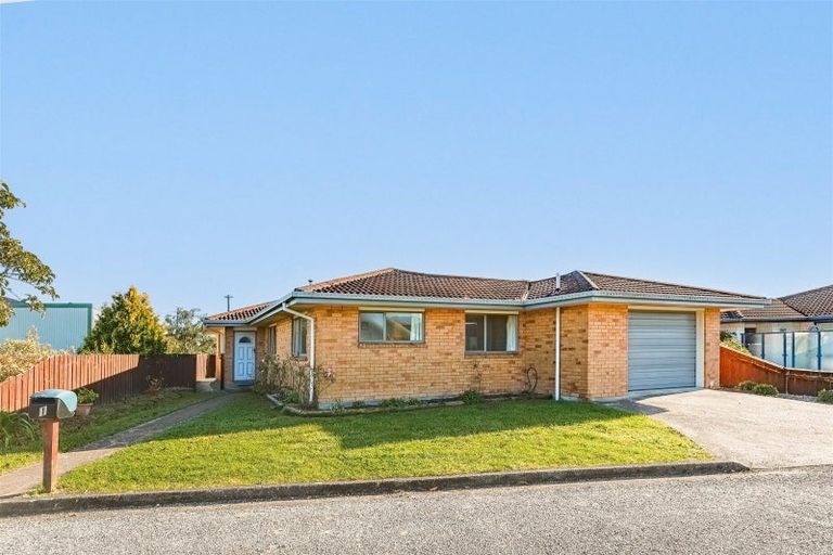 Photo of property in 1 Rochfort Place, Westport, 7825