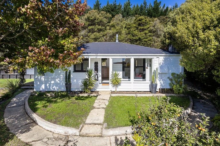 Photo of property in 112 Doctors Point Road, Waitati, 9085