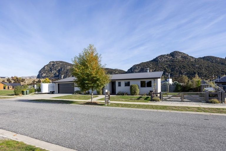 Photo of property in 4 Kingfisher Crescent, Albert Town, Wanaka, 9305