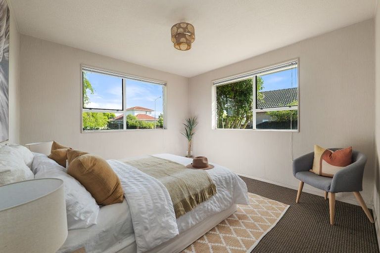 Photo of property in 62 Oakley Crescent, Hornby, Christchurch, 8042