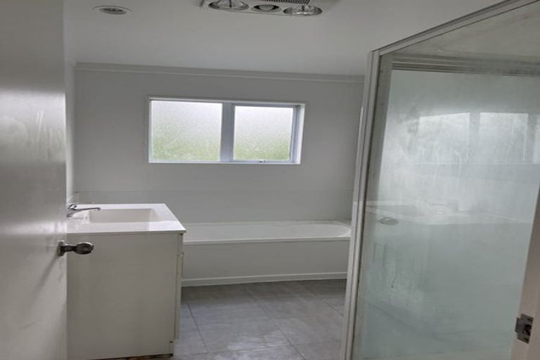 Photo of property in 41 Loughanure Place, Massey, Auckland, 0614