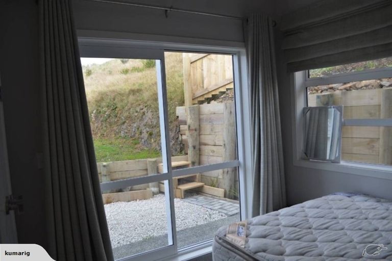 Photo of property in 124 Amesbury Drive, Churton Park, Wellington, 6037