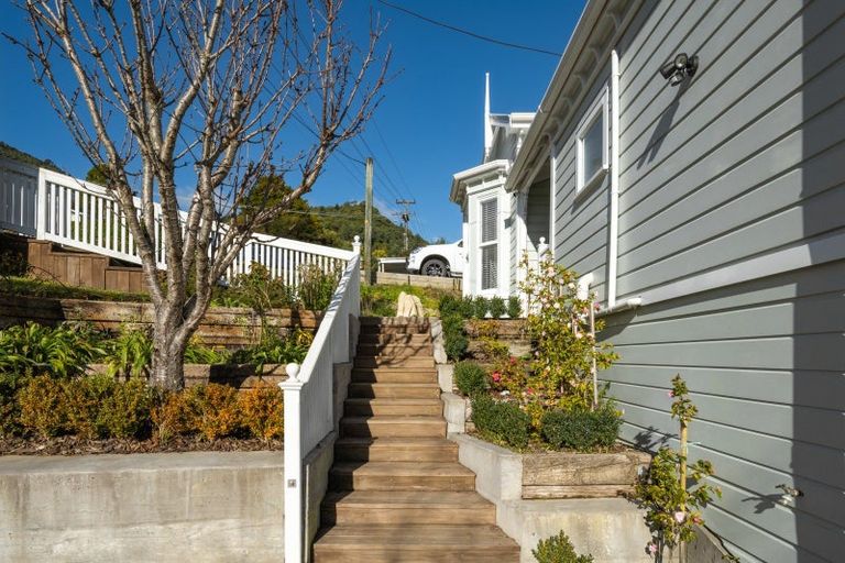 Photo of property in 5 Taranaki Street, Picton, 7220