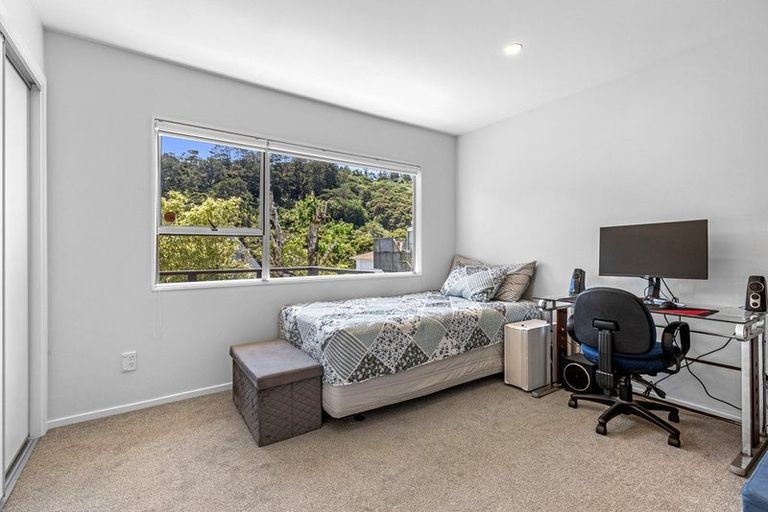 Photo of property in 2/140 Lynn Road, Bayview, Auckland, 0629