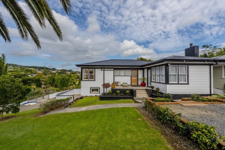 Photo of property in 7 Mcleod Street, Helensville, 0800