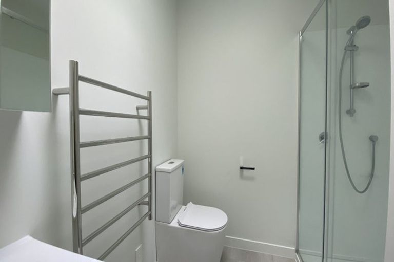 Photo of property in 2/2 Moor Avenue, Te Atatu Peninsula, Auckland, 0610