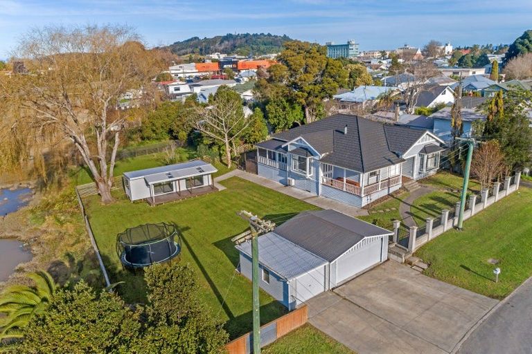 Photo of property in 2 Cobden Street, Gisborne, 4010