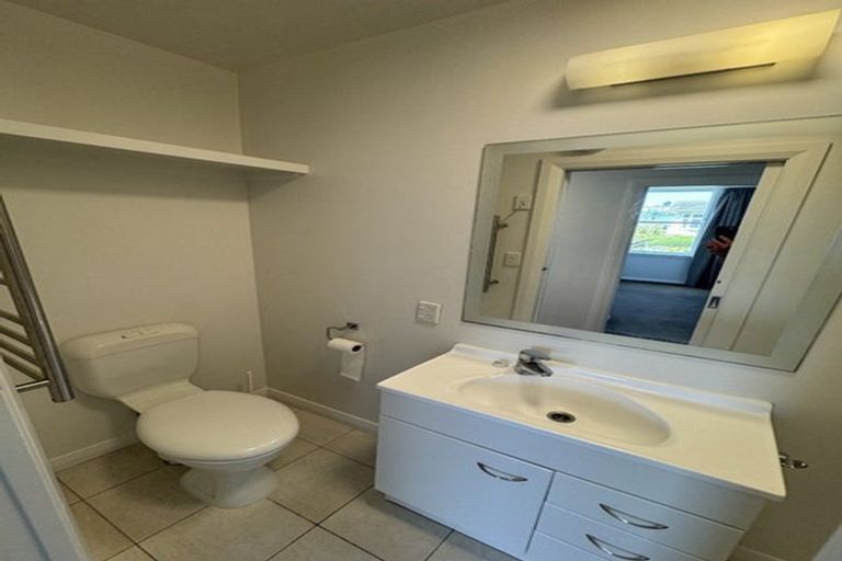 Photo of property in 77 Brougham Street, Mount Victoria, Wellington, 6011