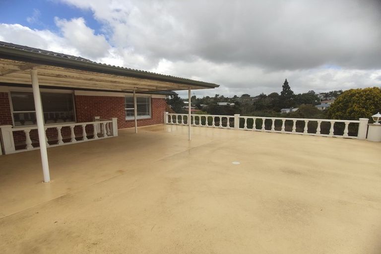 Photo of property in 17 Matipo Road, Te Atatu Peninsula, Auckland, 0610