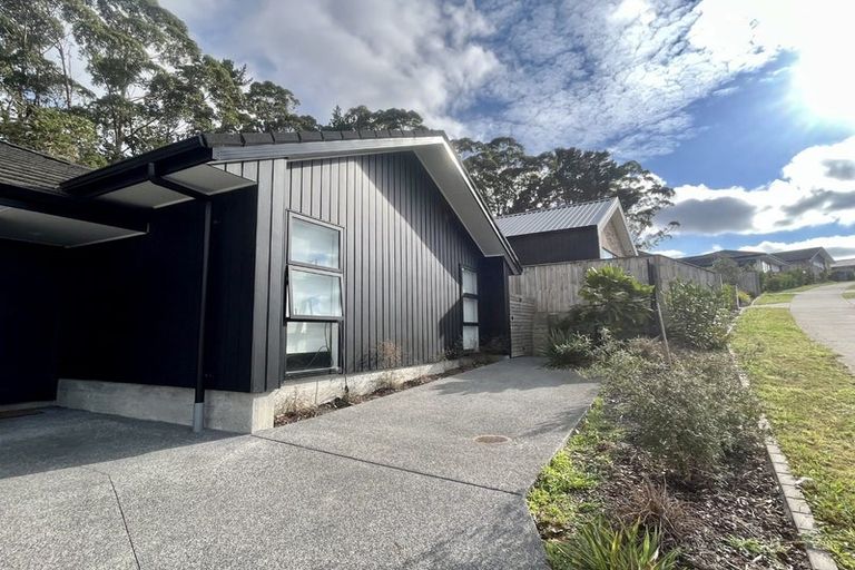 Photo of property in 7 Maraeariki Avenue, Orewa, 0931