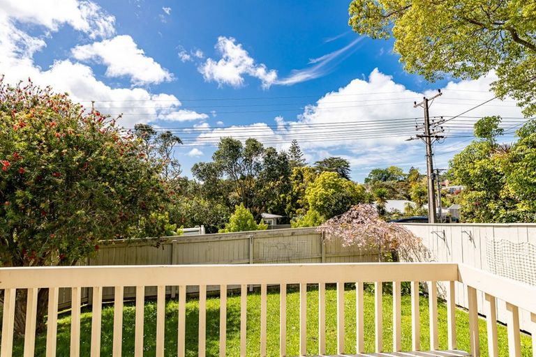 Photo of property in 21 South Lynn Road, Titirangi, Auckland, 0604