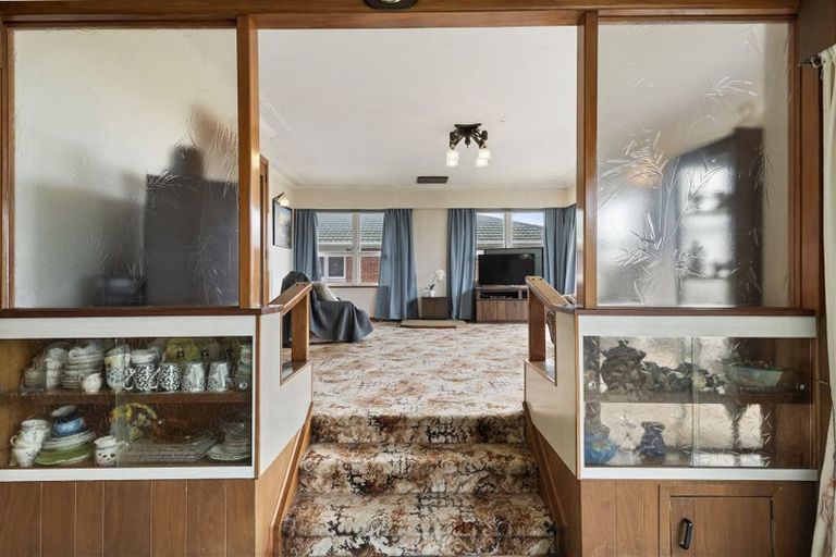 Photo of property in 84 Royal View Road, Te Atatu South, Auckland, 0610